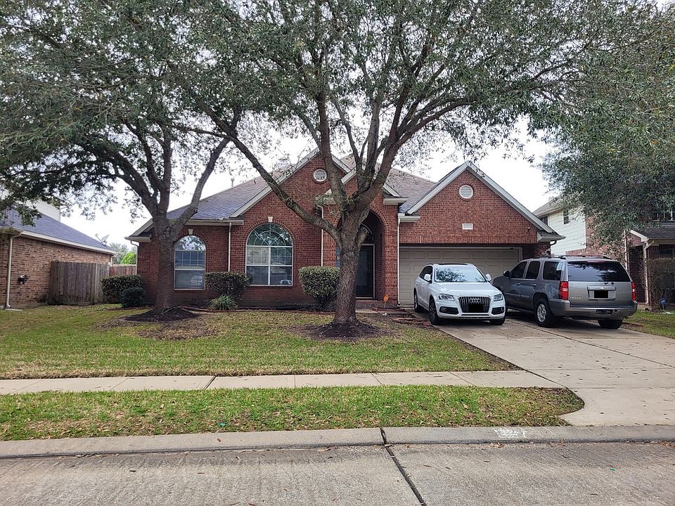 1st image of 22034 Skyridge Ln