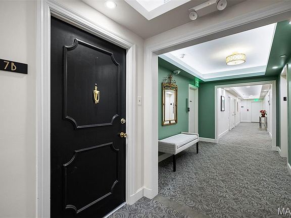 4th image of 710 S Hanley Rd APT 7B