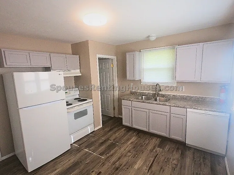 4017 E 11th St #1 — Photo 6
