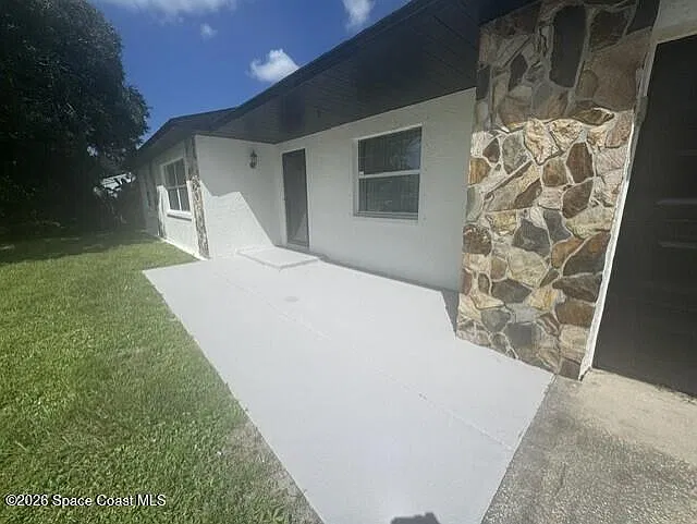 3 bed, 2.0 bath, 1232 sqft, $2,095 — Photo 2
