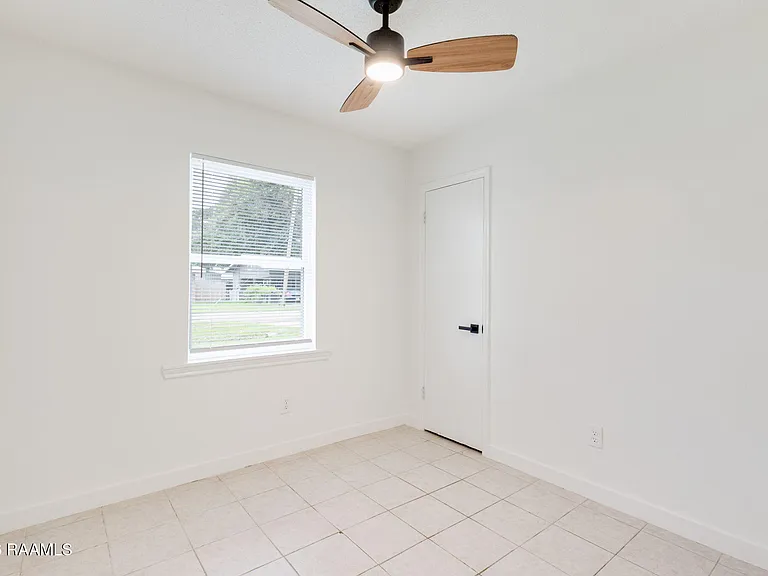 304 W Broussard St — Photo 16