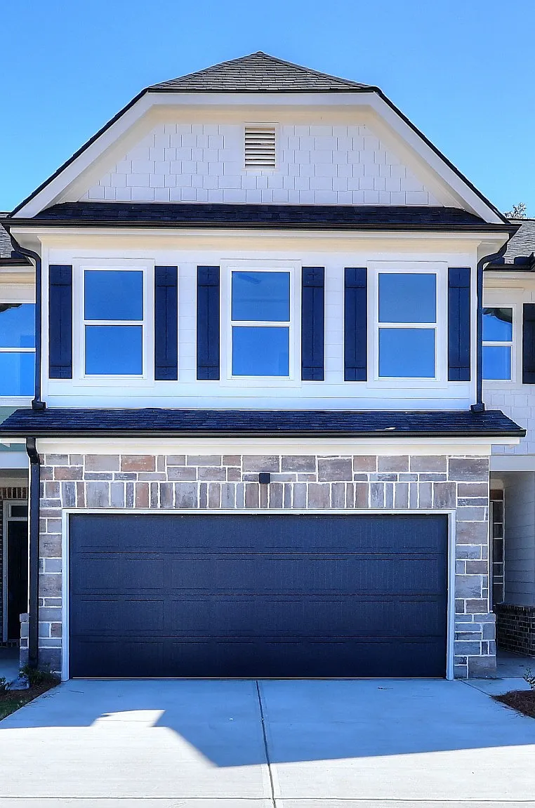 3 bed, 2.5 bath, 1660 sqft, $2,200 — Photo 1