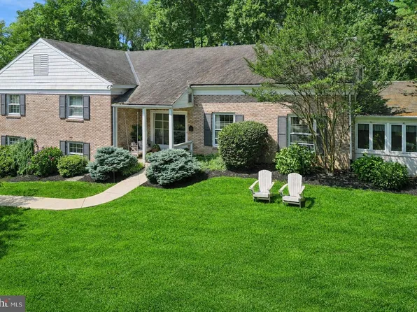 770 Robinhood Rd, Bryn Mawr, PA 19010