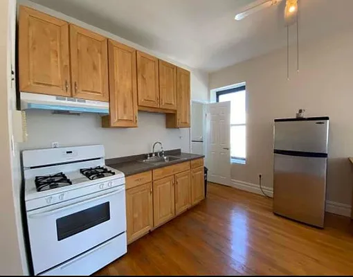 Rented by Standard Living Realty Inc | media 39