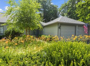 207 Pine Ter, Oconomowoc, WI 53066