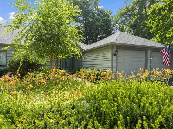 207 Pine TERRACE, Oconomowoc, WI 53066