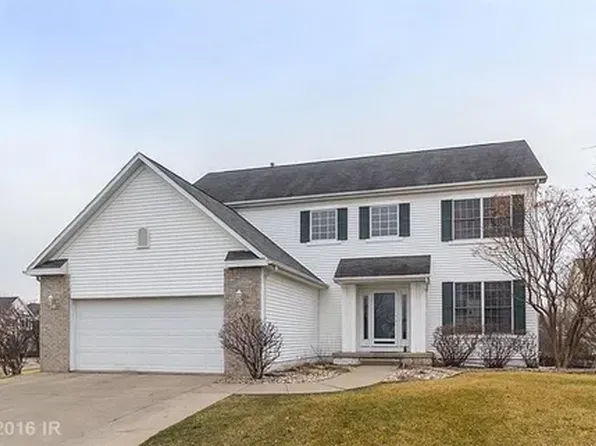 7708 Cody Dr, West Des Moines, IA 50266
