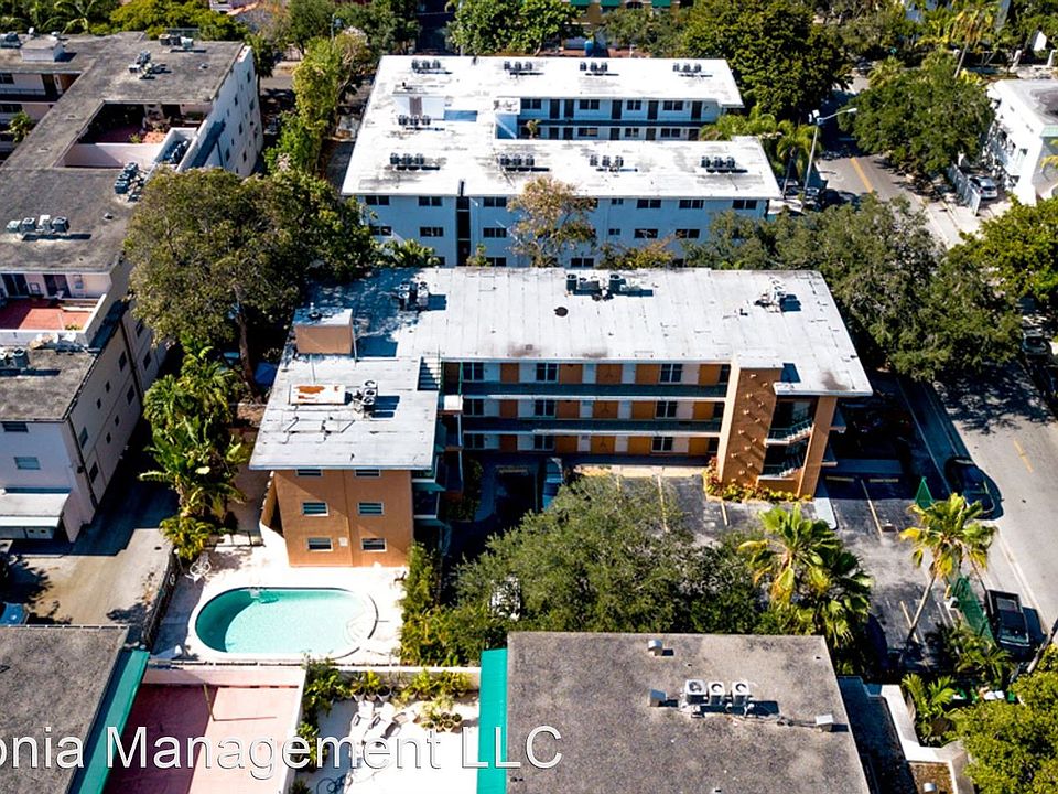 1st image of 3226 Mary St #14