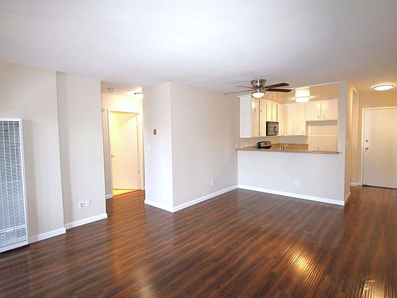 2nd image of 15040 Moorpark St #204