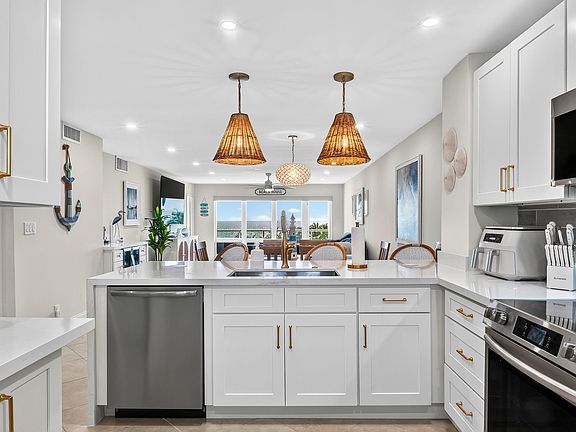 4th image of 111 N Pompano Beach Boulevard #611