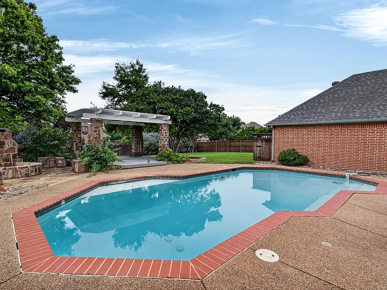 1210 Forest Hills Dr — Photo 30