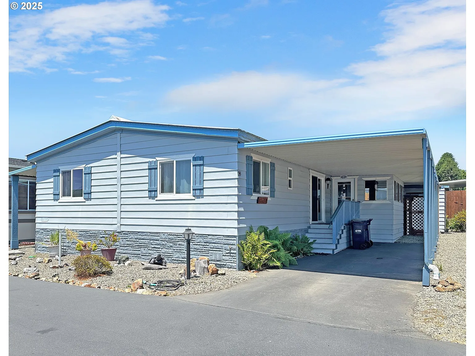 15889 Sunset Strip Space 35 photo 1