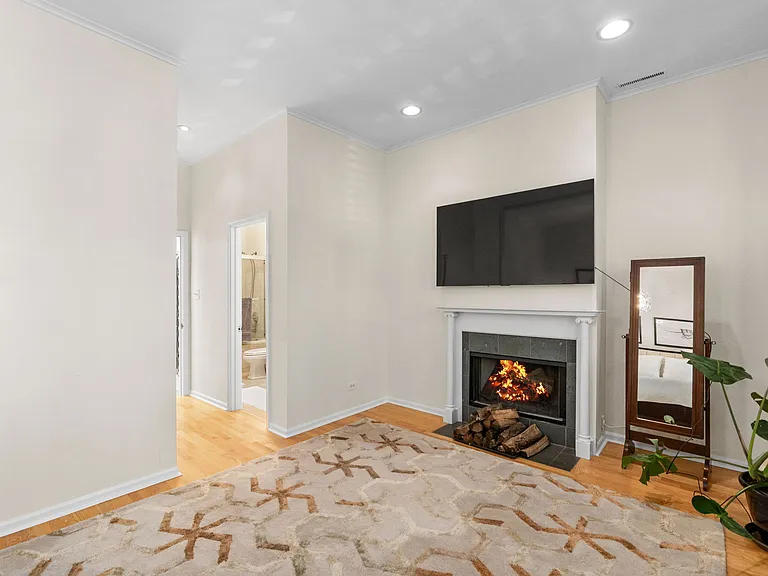 2112 N Dayton St — Photo 21