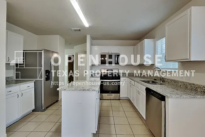 3 bed, 2.5 bath, 2223 sqft, $2,050 — Photo 4