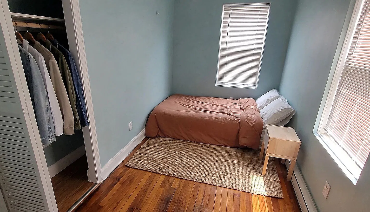 Charming Unit Near T with Heat and Hot Water Included. Professionally Managed — Photo 2