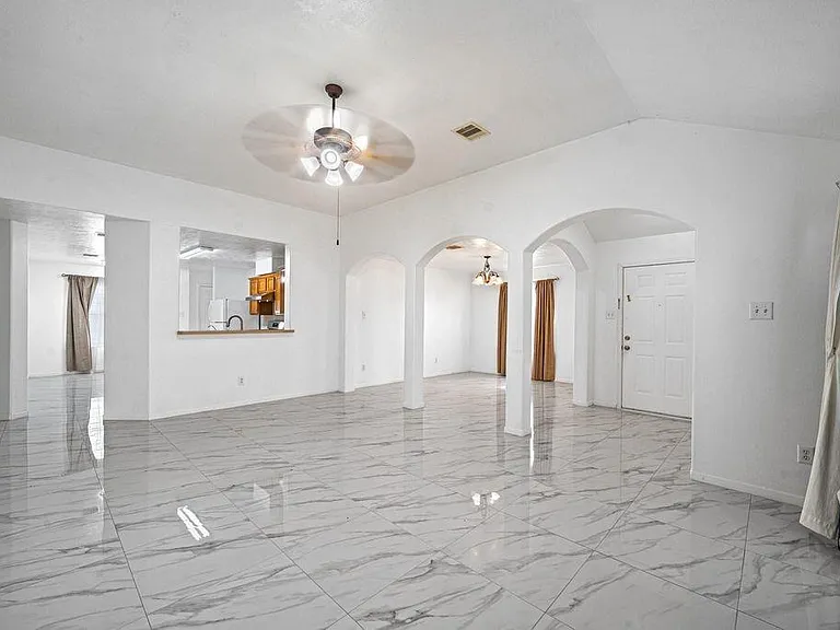 8131 Golden Trace Ct — Photo 15