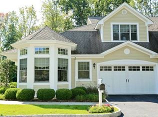 33 Glassbury Ct, Mount Kisco, NY 10549