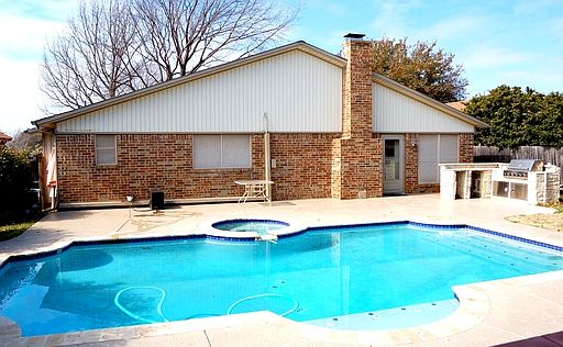 3rd image of 537 Lottie Ln