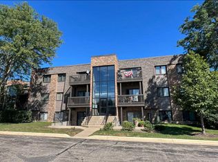 1482 Stonebridge Cir APT C2, Wheaton, IL 60189