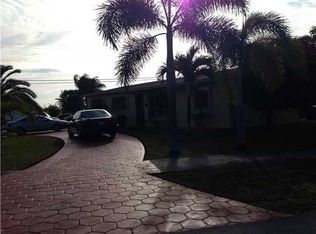 10520 SW 44th Ter, Miami, FL 33165