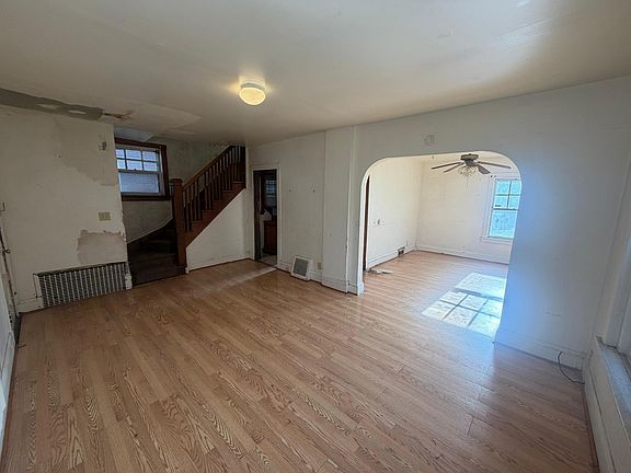 3rd image of 809 Pierce St