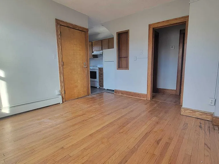 1048 Broad St #2B — Photo 2