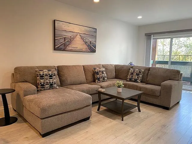 215 Stonepine Ln — Photo 1