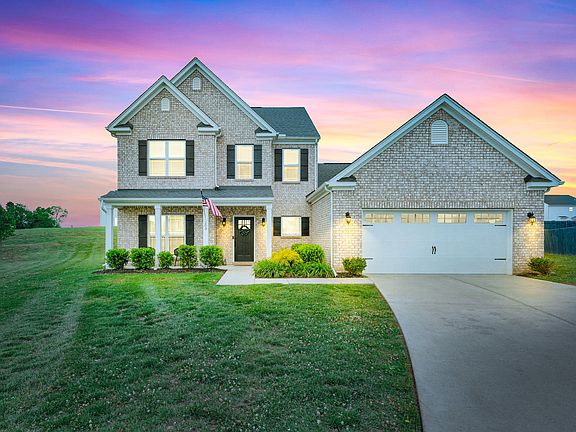 3rd image of 203 Waltons Way
