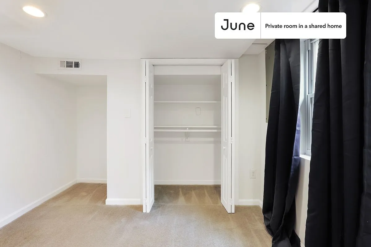 Twin bedroom in 5 bed/2 bath home in Logan Circle #416 BE — Photo 4