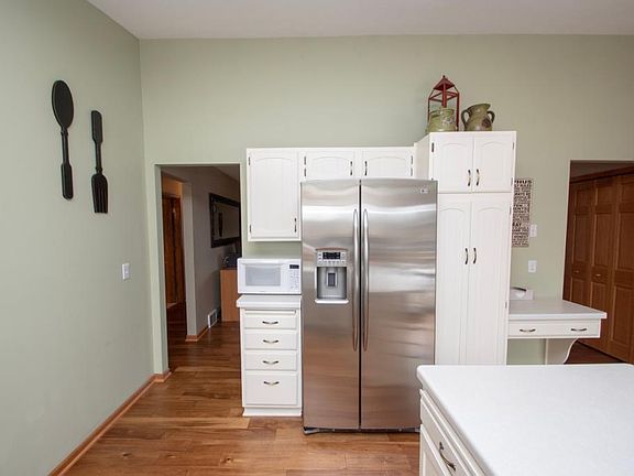 5th image of 1760 Evergreen Bay