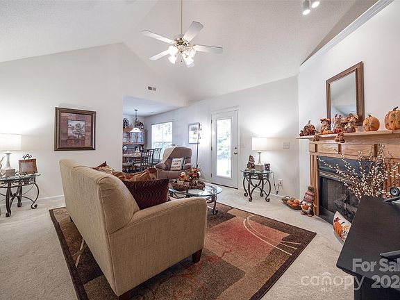 4th image of 819 Prestwick Dr