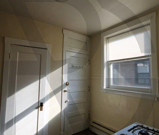 5th image of 4421 N Wolcott Ave #4427B2