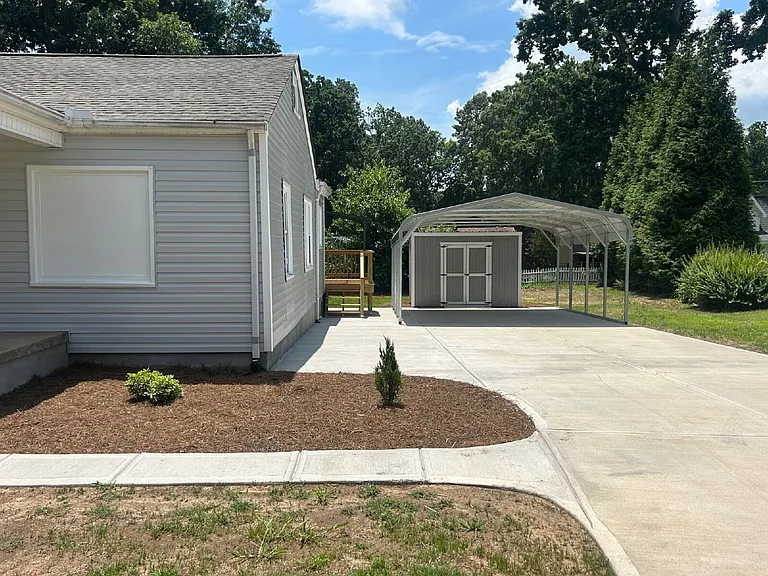914 Linwood Rd — Photo 2