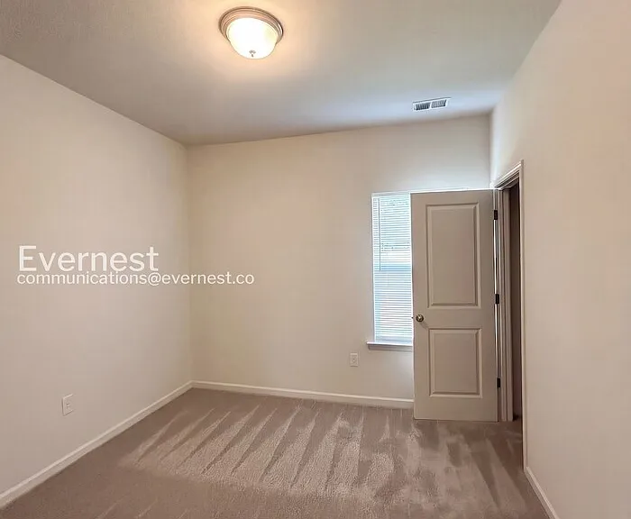 1808 Hemlock Ave — Photo 9