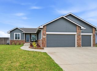 879 S Cattail Cir, Haysville, KS 67060