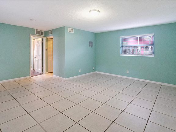 4th image of 902 NE 39th Street