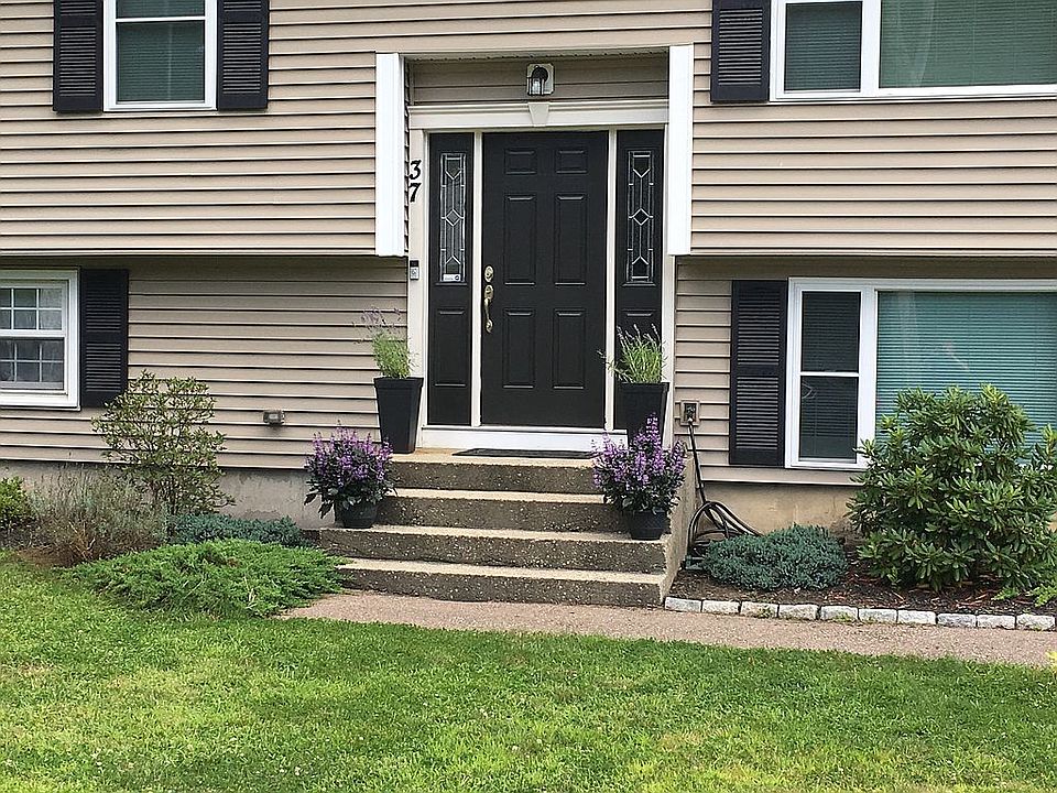 2nd image of 37 Ash St