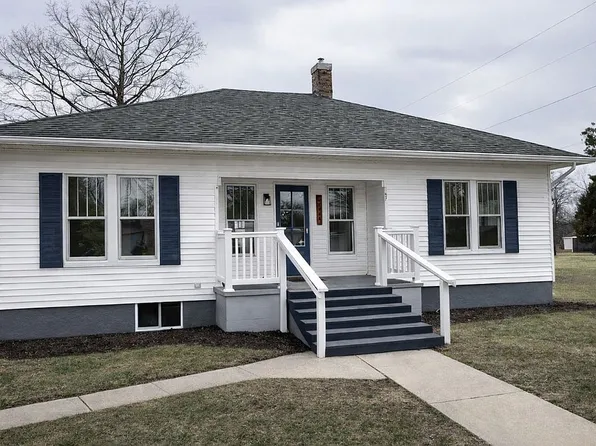 15705 Vivian St, Sesser, IL 62884