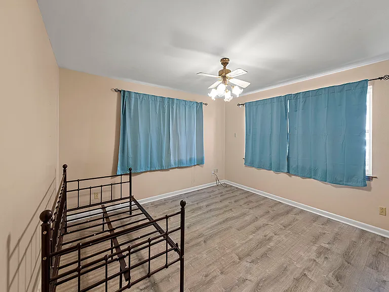 4505 Laplace St — Photo 17