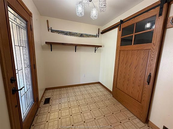 5th image of 125 Bruinsma Ave