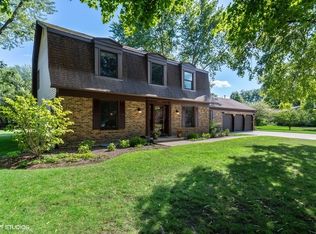 2318 Deerfield Way, Geneva, IL 60134