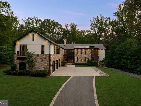 2nd image of 3 Bay Tree Ln