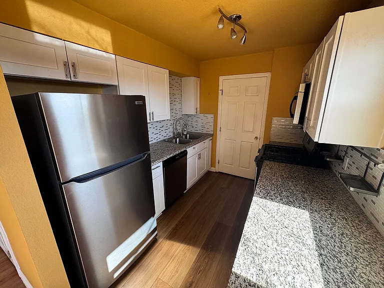 2720 Salt Lake St — Photo 2