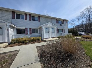 215 Terry Rd APT 9A, Smithtown, NY 11787