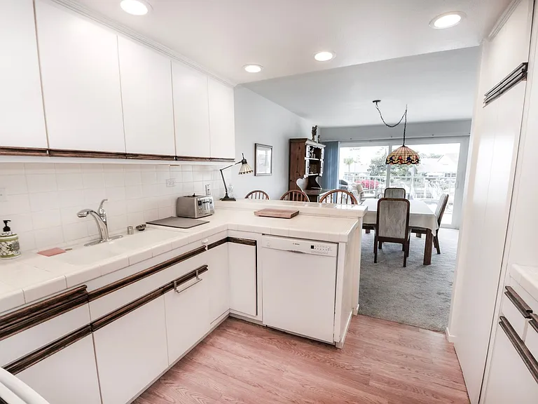 102 Antigua Ct — Photo 11