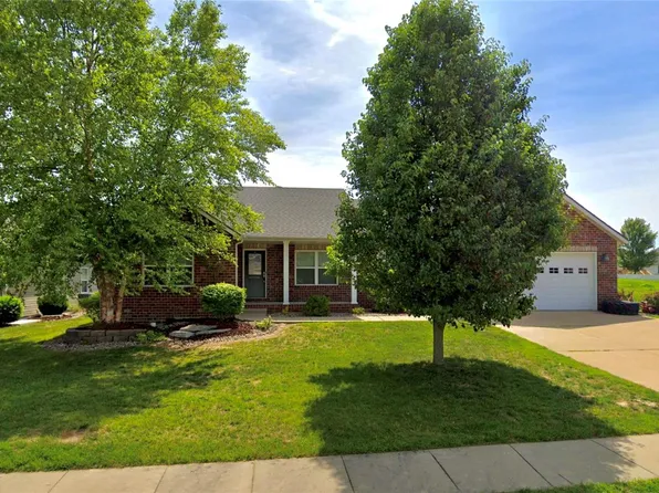 33 Woodcrest Dr, Bethalto, IL 62010