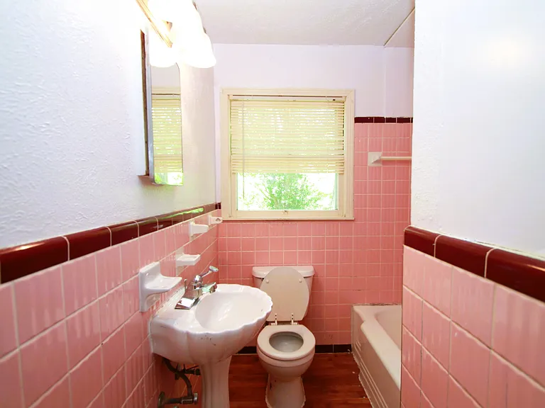 808 Emery St — Photo 16