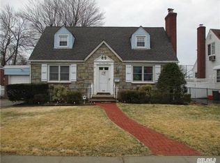 923 Van Buren Ave, Franklin Square, NY 11010