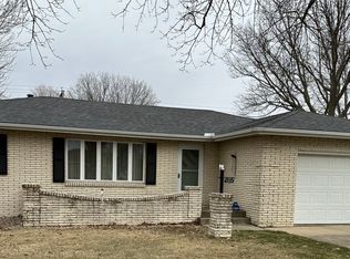 904 E Cleveland St, Ladd, IL 61329