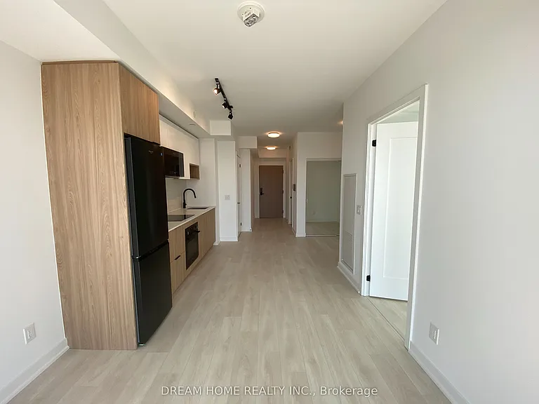 5 Defries St #911 — Photo 4